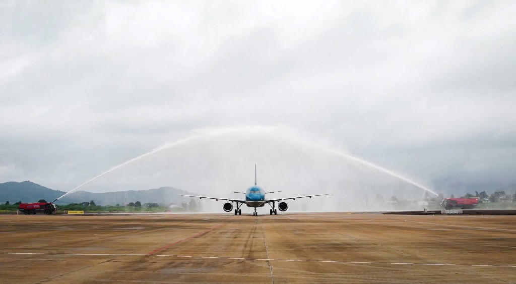 Water salute for a Vietnam Airlines arrival at reopening